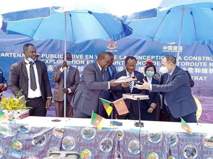 Signature du contrat de Partenariat Public-Privé, de l'autoroute Edéa-Kribi-Lolabe (Phase 1) le 30/12/2020